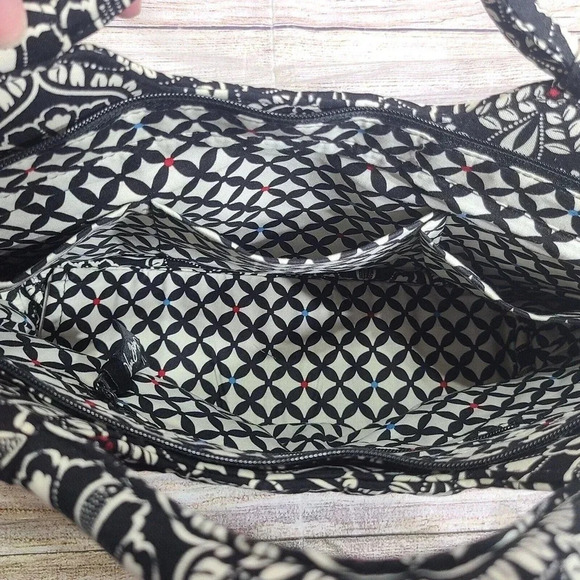 Vera Bradley Barcelona Bag Handbag Black White Floral Zipper Closure Quilted - Picture 10 of 14
